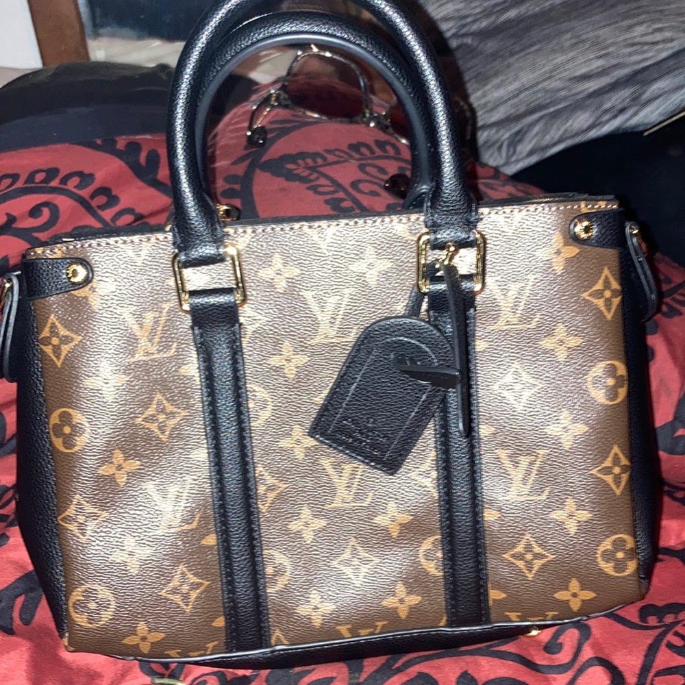 Louise Vuitton Paris hand bag never worn brand new